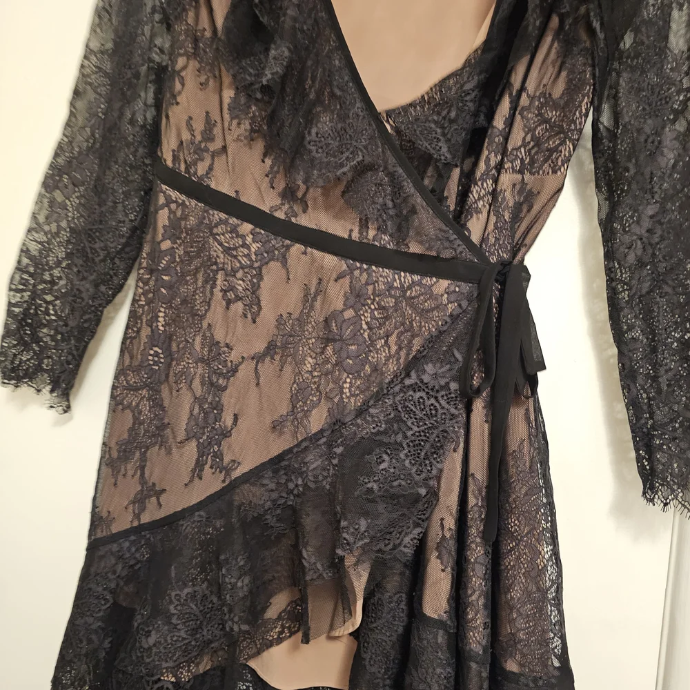 daphne lace wrap dress for love and lemons - Picture 3 of 8